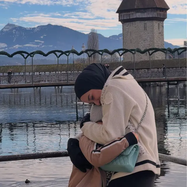 Potret Nina Zatulini Liburan di Swiss (credit: https://www.instagram.com/ninazatulini22/)