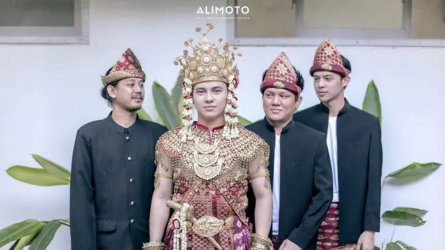 7 Momen Kompak Dinda Hauw dan Rey Mbayang dalam Pernikahan Sang Kakak