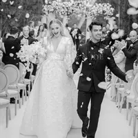 Potret bahagia pernikahan Sophie Turner dan Joe Jonas di Prancis. (Instagram/@sophiet)