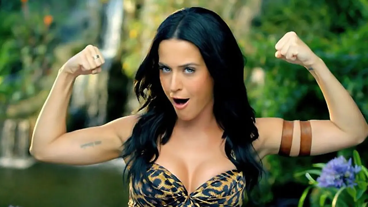katty-perry-macho-130916c.jpg