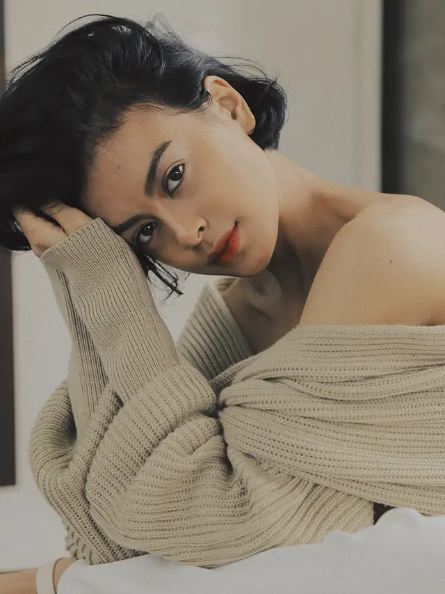 [Bintang] Selain Vanesha Prescilla, 5 Seleb Ini Pernah Menghiasi Hati Adipati Dolken, Mana yang Paling Cantik?