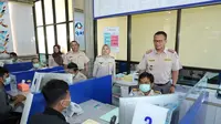Menteri Perikanan dan Kelautan (KKP) Edhy Prabowo melakukan inspeksi mendadak (sidak) ke kantor Balai Karantina Ikan, Pengendalian Mutu dan Keamanan Hasil Perikanan (Balai KIPM) Jakarta II, Jakarta Utara.