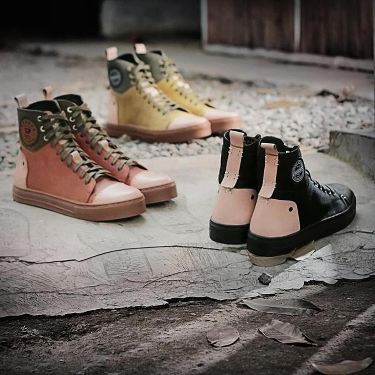 17 Merk Sepatu Lokal dengan Kualitas Premium dan Harganya Lebih Masuk Akal