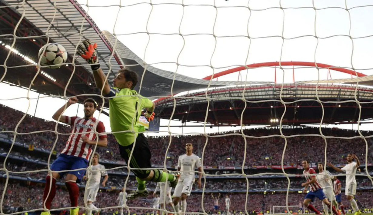  Pada laga yang dipentaskan di Stadion Da Luz, Minggu (25/5/2014) ini, Madrid sempat tertinggal lebih dulu di pertengahan babak pertama melalui sundulan bek Diego Godin, Minggu (25/5/2014) dinihari WIB (AFP PHOTO/FRANCK FIFE)