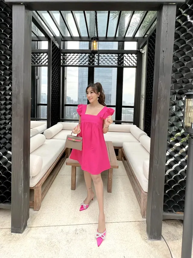 Ai Shinta selalu fashionable saat hamil (Instagram/buuncil)