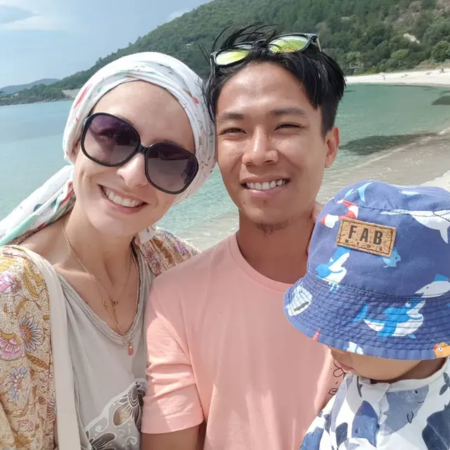 6 Potret Terbaru Pria Lombok dan Istri Bule Asal Prancis, Makin Mesra