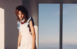 Dari polished pouch hingga slouchy tote, simak tren tas terbaru pada musim semi 2026 yang memadukan gaya playful. (dok. tangkapan layar Instagram @miumiu/https://www.instagram.com/p/DWUBFwsFE_3/?igsh=cndrZHNmODU5N29p/Dea Sifa)