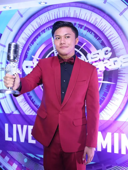 "Alhamdulillah diberikan kepercayaan, Iki masuk entertain, lebih tepatnya di dunia tarik suara. Ini membuktikan sama orang yang memandang sebelah mata. Bukan dendam, hanya ingin membuktikan saja," kata Rizky. (Nurwahyunan/Bintang.com)