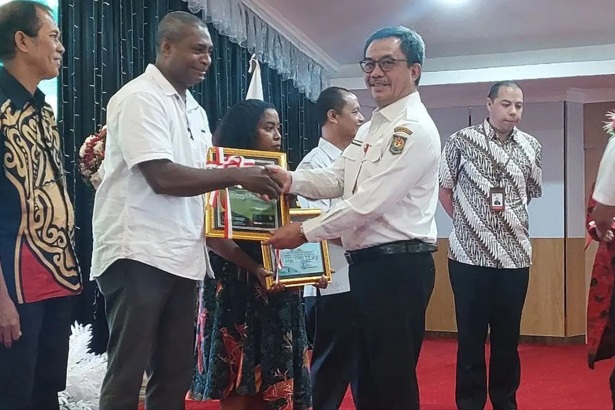Yusharto Huntoyungo meninjau perkembangan inovasi di Provinsi Papua Barat, Rabu (6/3/2024). (Istimewa)