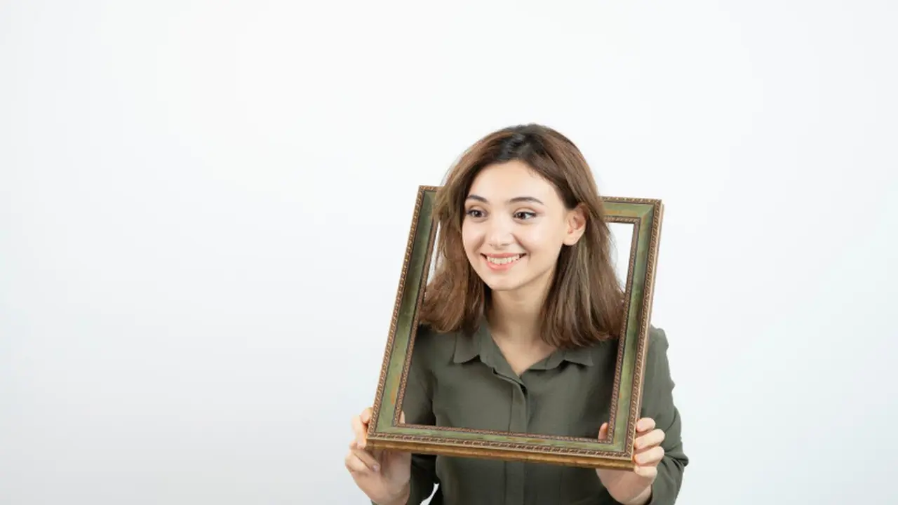 Contoh Biografi Diri Sendiri (Foto: freepik/BalashMirzabey)
