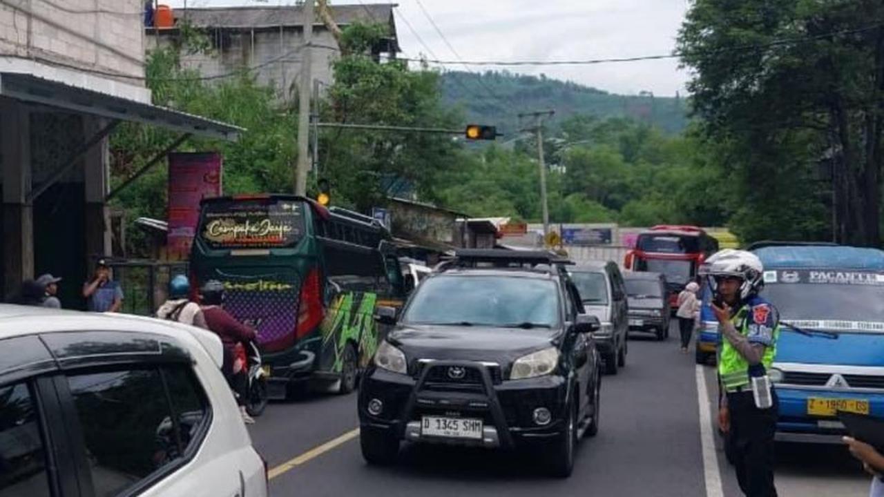 Polres Garut Terapkan One Way Atasi Kepadatan Arus Balik Garut Bandung Libur Tahun Baru 2026