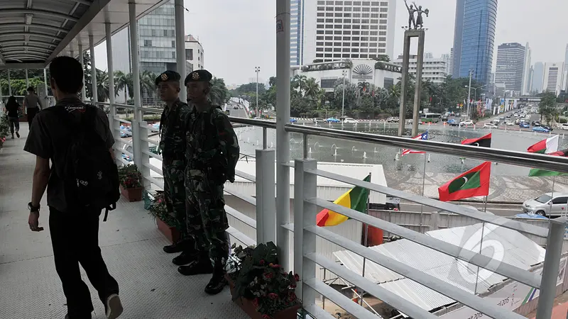 Jelang KAA, Jembatan Penyeberangan Bundaran HI Dijaga Ketat