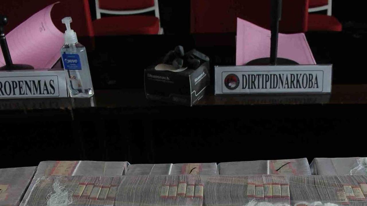 FOTO: Bareskrim Sita Aset Bandar Narkoba Hasil TPPU Senilai Rp89 Miliar, Ada Harley Davidson hingga Mobil Mewah