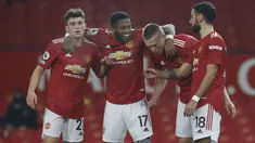 Gelandang Manchester United, Scott McTominay (kedua kanan) bersama rekan setimnya merayakan gol yang dicetak ke gawang Southampton dalam lanjutan Liga Inggris di Old Trafford, Rabu (3/1/2021) dini hari WIB. MU memberondong gawang Southampton dengan sembilan gol tanpa balas. (Phil Noble/Pool via AP)