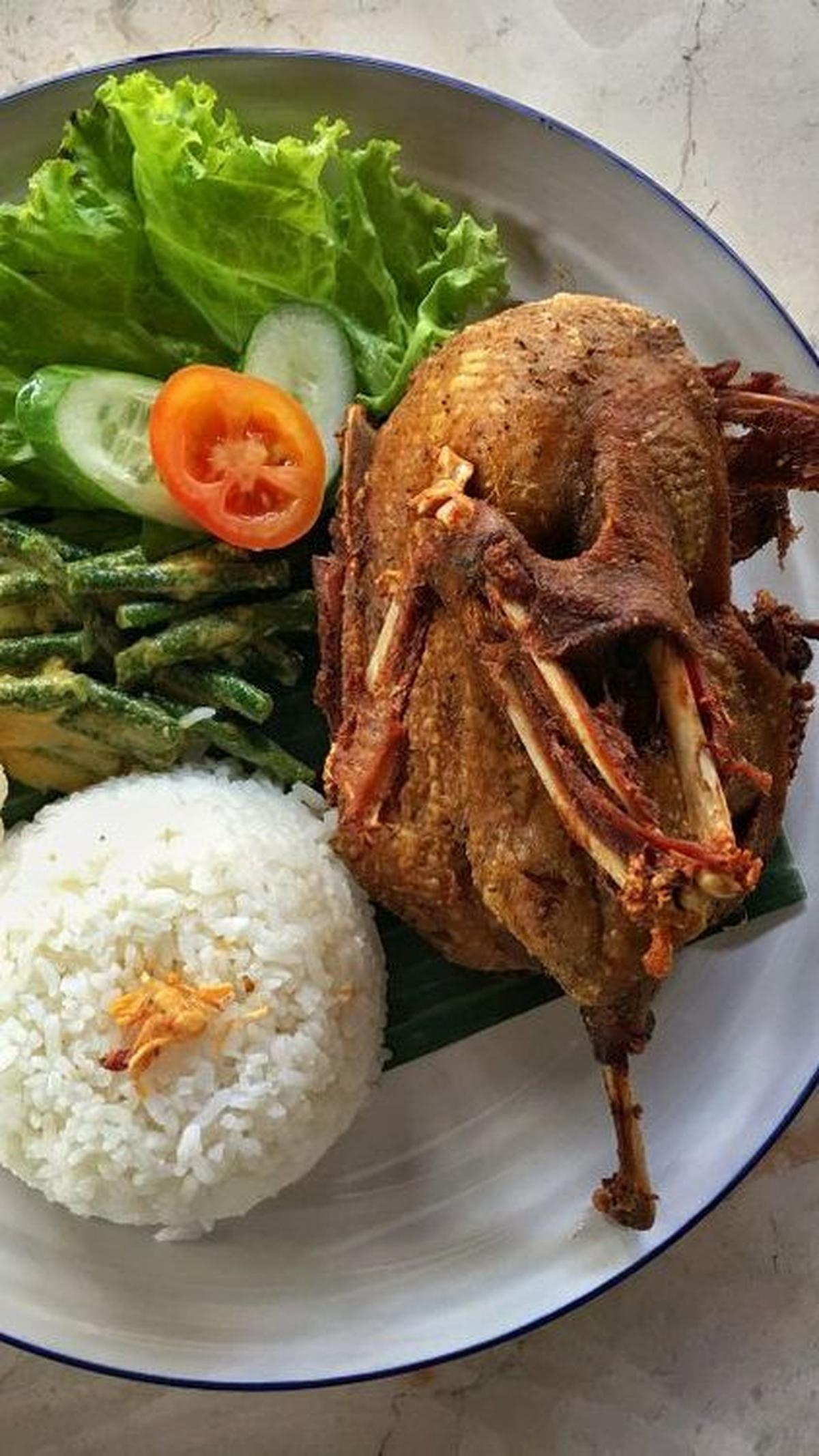 Dengan menerapkan tips dan trik di atas, Anda bisa membuat bebek goreng yang empuk dan gurih meski tanpa menggunakan panci presto. Selamat mencoba!