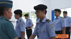 Citizen6, Surabaya: Ucapan selamat Komandan Pusdikintel Kolonel Laut (E) Jalasena Satriyawirya kepada 15 Personil Bakorkamla setelah berhasil menyelesaikan khursus Intelijen dasar di Pusdikintelmar Kobangdikal. (Pengirim: Penkobangdikal).