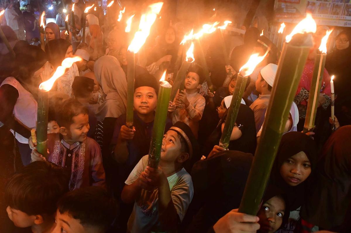 FOTO: Antusias Anak Anak Ramaikan Pawai Obor Ramadhan