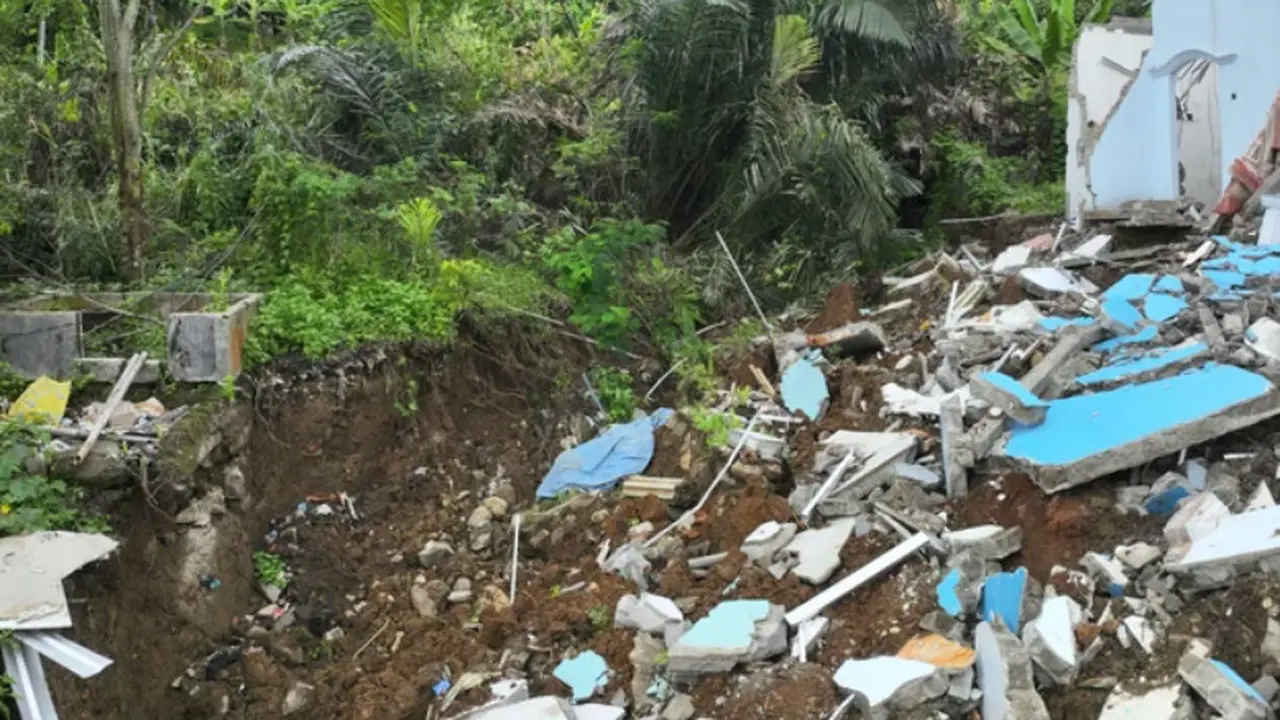 bencana pergerakan tanah di kabupaten purwakarta