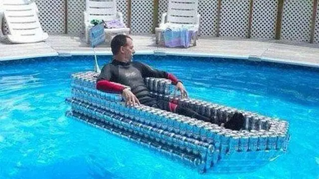 10 Potret Nyeleneh Orang Saat Bermain di Kolam Renang Ini Bikin Geleng Kepala