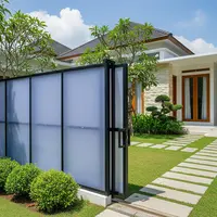 Pagar Kombinasi Besi dan Panel Polikarbonat/Desain Pagar Rumah Semi Tertutup untuk Lingkungan Banyak Ular (Sumber: gemini.com)