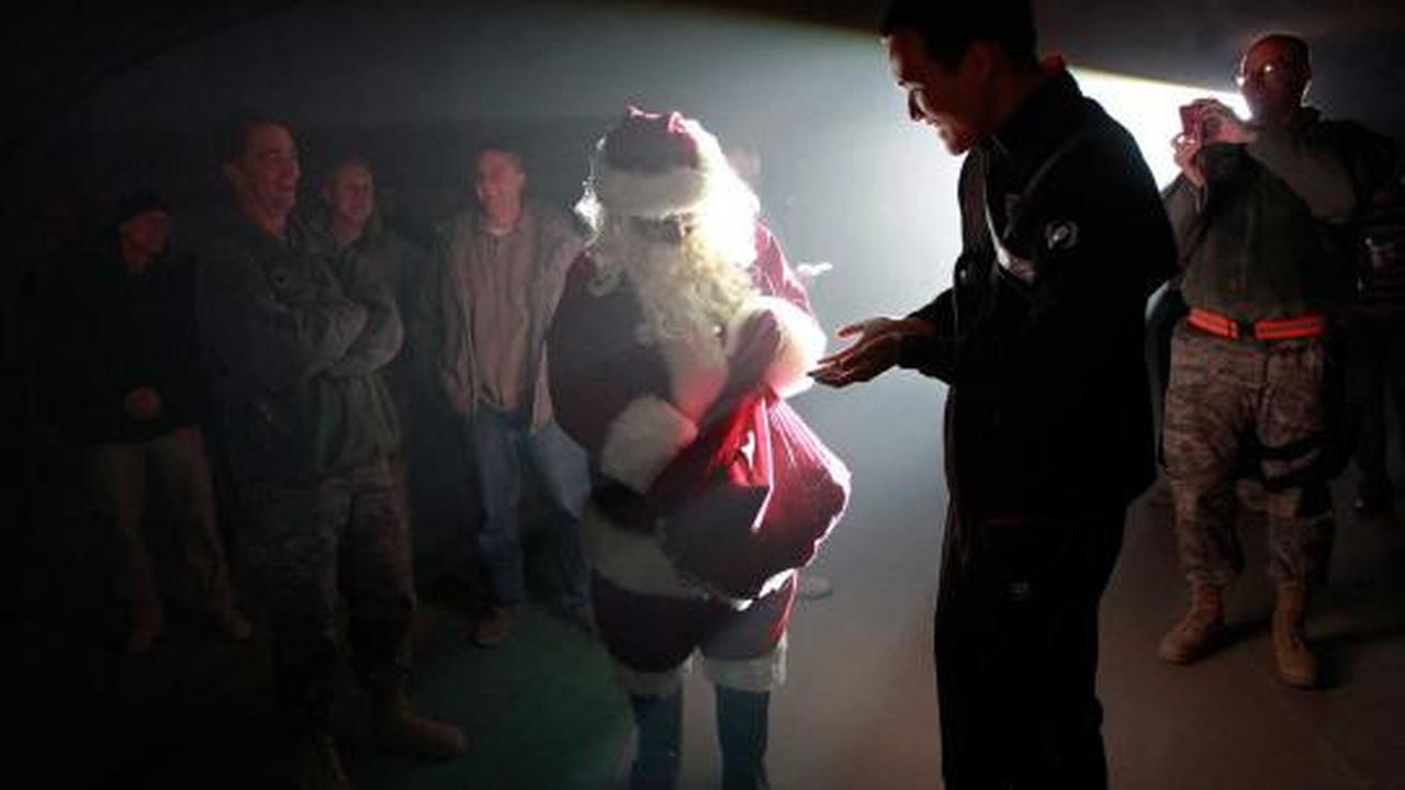 Ketika Santa Claus menghibur para prajurit militer