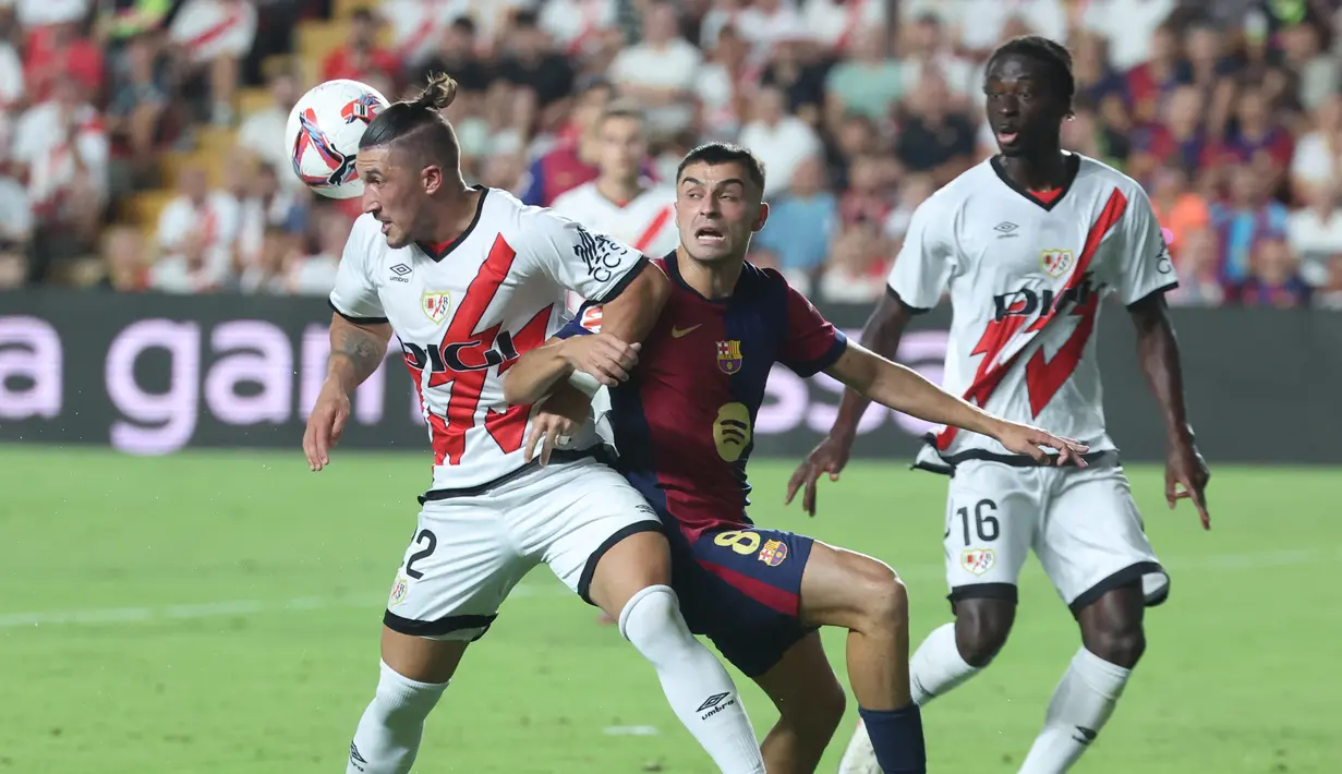 Barca lalu baru bisa menyamakan kedudukan pada babak kedua, tepatnya pada menit ke-60 lewat Pedri. (Pierre-Philippe MARCOU / AFP)