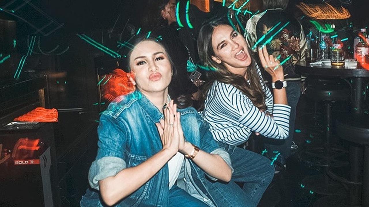 6 Potret Kompak Momo Geisha dan Luna Maya, Akui Sempat Tak Saling Tegur Sapa