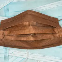 Ilustrasi masker. Sumber foto: unsplash.com/Markus Winkler.