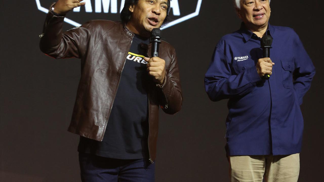 Pertanyaan Komeng Disambut Dengan Tawa Oleh Pengunjung