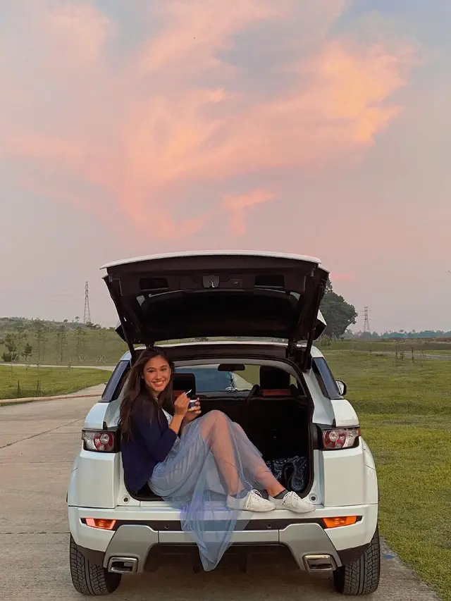 Gaya Busana Yasmin Napper