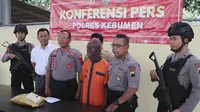 Konferensi pers pengungkapan kasus guru muridnya, di Kebumen, Jawa Tengah. (Foto: Liputan6.com/Polres Kebumen/Muhamad Ridlo)