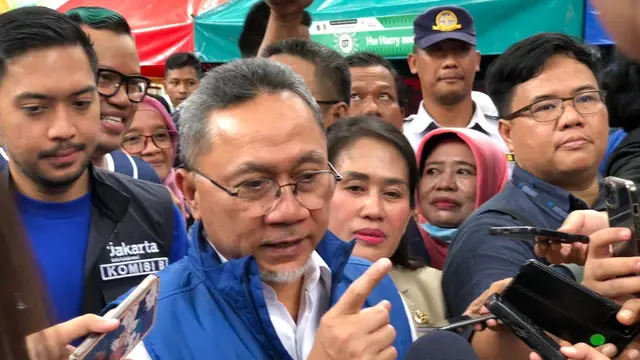 Menteri Perdagangan Zulkifli Hasan (Mendag Zulhas) usai membuka pasar murah Bazar ramadhan di Kebayoran Baru, Jakarta Selatan, Selasa (4/4/2023).