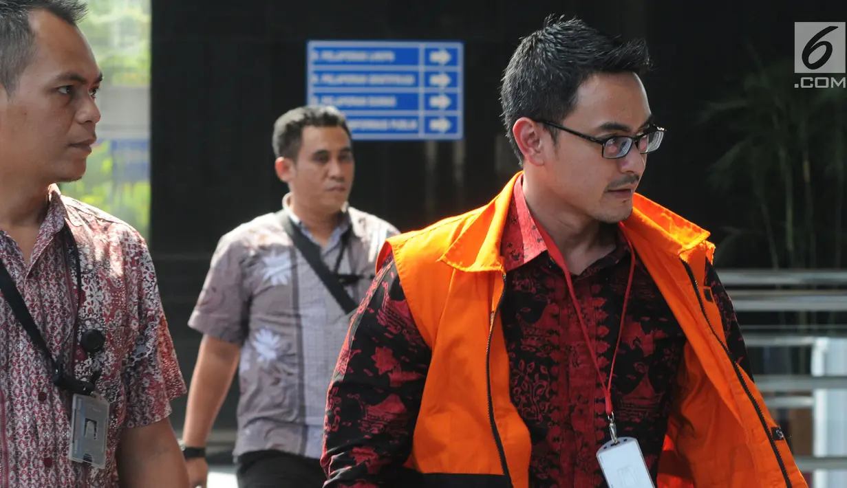 Gubernur Jambi nonaktif Zumi Zola Zulkifli tiba untuk menjalani pemeriksaan lanjutan di KPK, Jakarta, Jumat (6/7). Zumi Zola diperiksa terkait dugaan suap pengesahan R-APBD Pemprov Jambi 2018. (Merdeka.com/Dwi Narwoko)