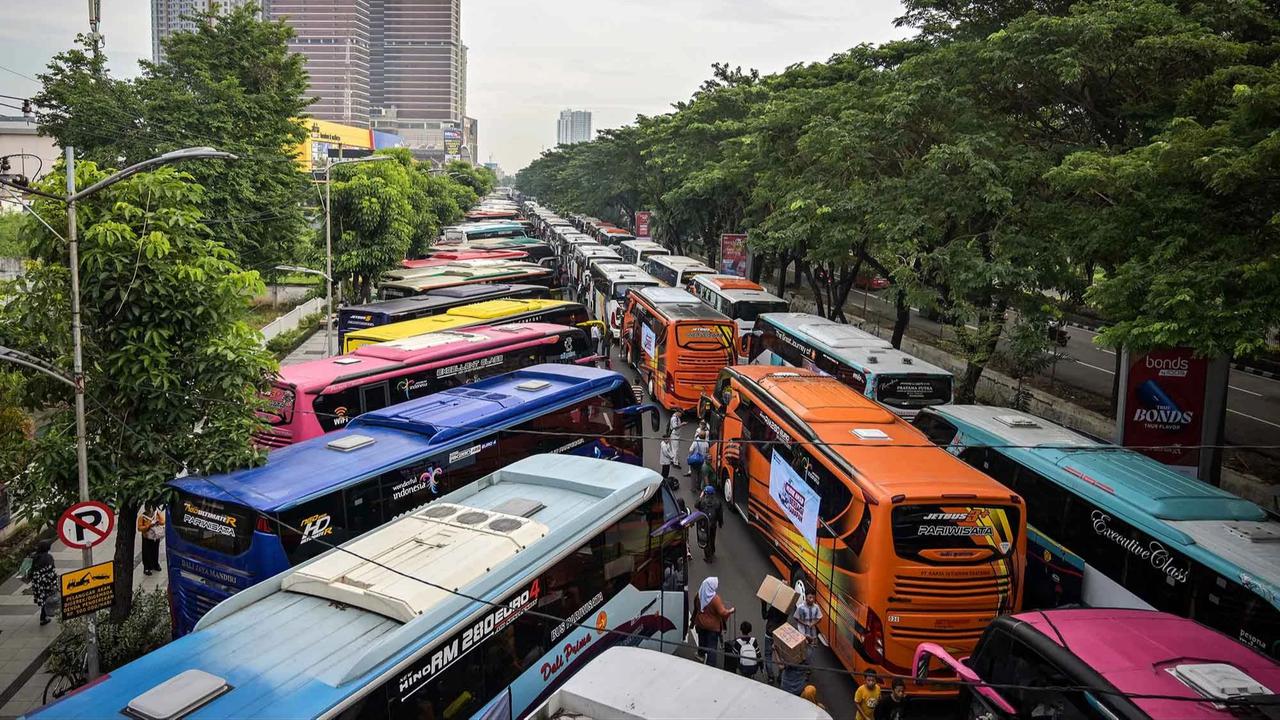 FOTO: Ribuan Warga Antusias Ikuti Program Mudik Gratis di Surabaya