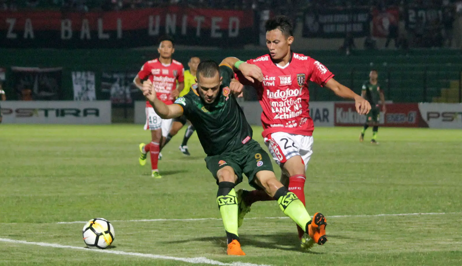 Duel PS Tira vs Bali United di Stadion Sultan Agung, Bantul, Senin (30/4/2018). (Bola.com/Ronald Seger Prabowo)