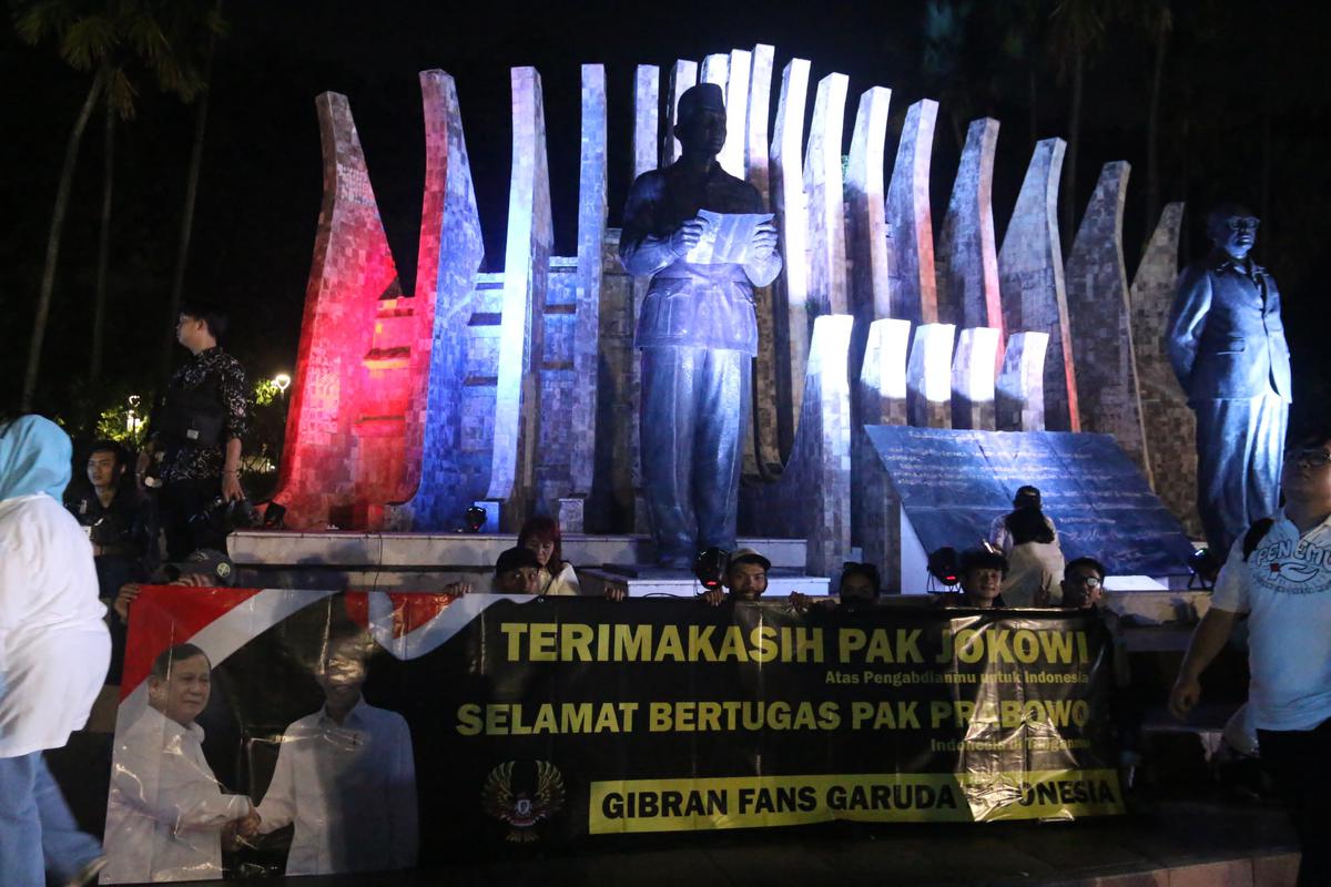Relawan Prabowo-Gibran gelar tasyakuran dan doa bersama di Tugu Proklamasi