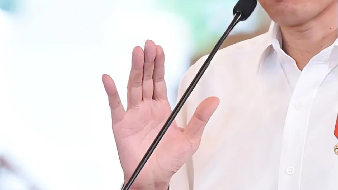 "Karena di situ (beras) belum bisa kita kendalikan untuk tarik turun harganya meski sudah tidak naik lagi," ujarnya.
