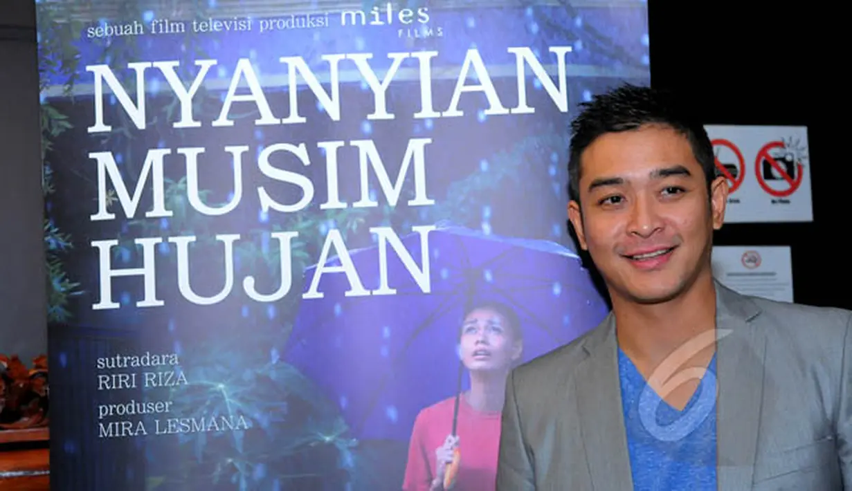 Artis Irgi Fahrezi saat menghadiri penayangan perdana film Nyanyian Musim Hujan di Jakarta, Kamis (29/1). (Liputan6.com/Faisal R Syam)