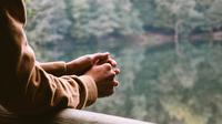 Ilustrasi bersyukur, berdoa. (Photo by &Uuml;mit Bulut on Unsplash)
