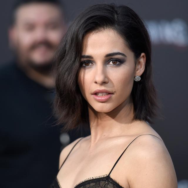 7 Gaya Naomi Scott Putri Jasmine Dan Ranger Pink Fans No 1 Bek Ado Den Haag Dunia Bola Com
