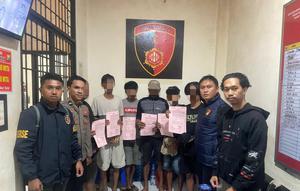 Tim Resmob Satreskrim Polres Toraja Utara mengamankan enam pria yang diduga terlibat judi taruhan saat ritual adu kerbau (Istimewa)