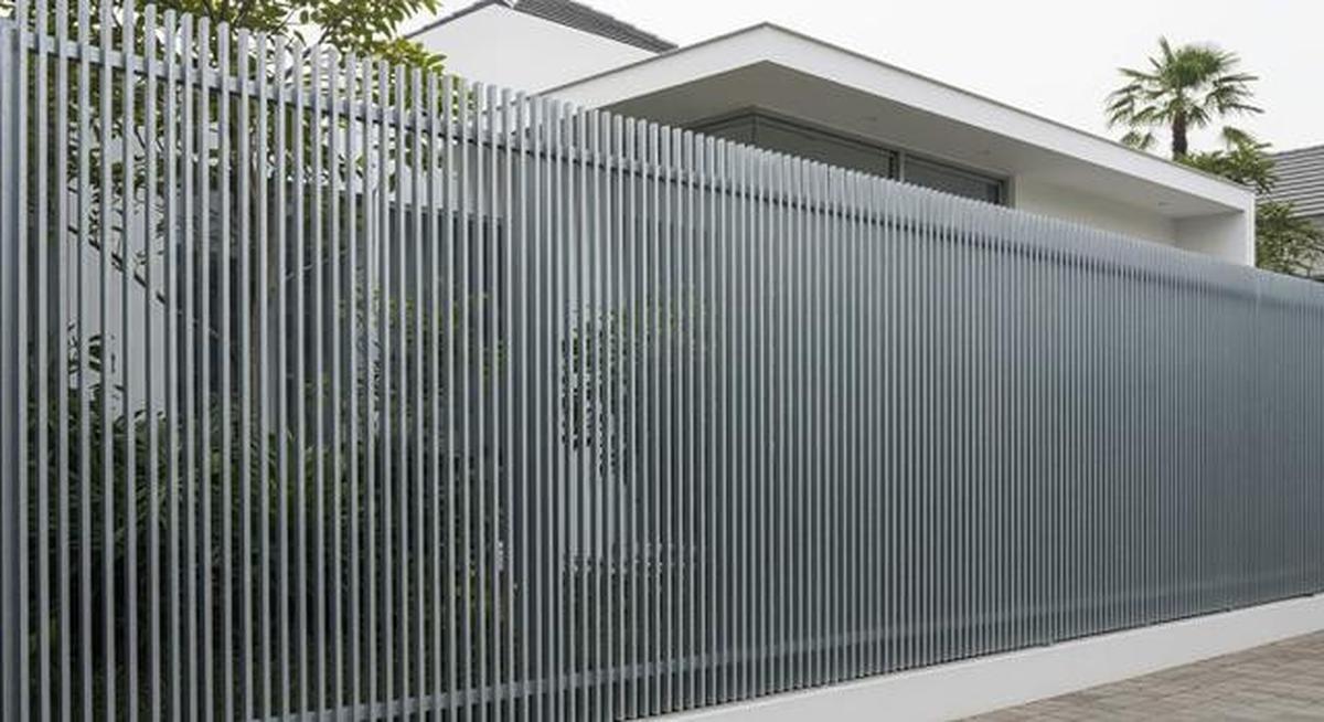 10 Inspirasi Pagar Rumah Anti Maling Berbahan Hollow Galvanis Kuat untuk Hunian Minimalis
