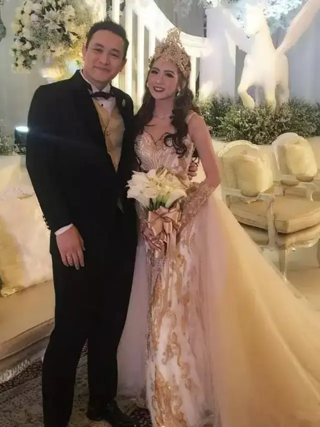 Gaun pengantin Adiezty Fersa (Instagram/ivan_gunawan)