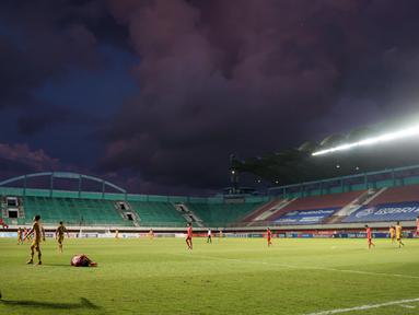 Pada duel yang digelar di Stadion Maguwoharjao, Sabtu sore (11/12/2021), kedua tim gagal mencetak gol hingga laga usai. (Bola.com/Bagaskara Lazuardi)