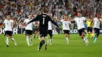 Jerman berhasil menyingkirkan Italia melalui drama adu penalti dengan skor 6-5 pada perempat final Piala Eropa 2016, Minggu (3/7/2016) dini hari WIB. (Reuters/Christian Hartmann)