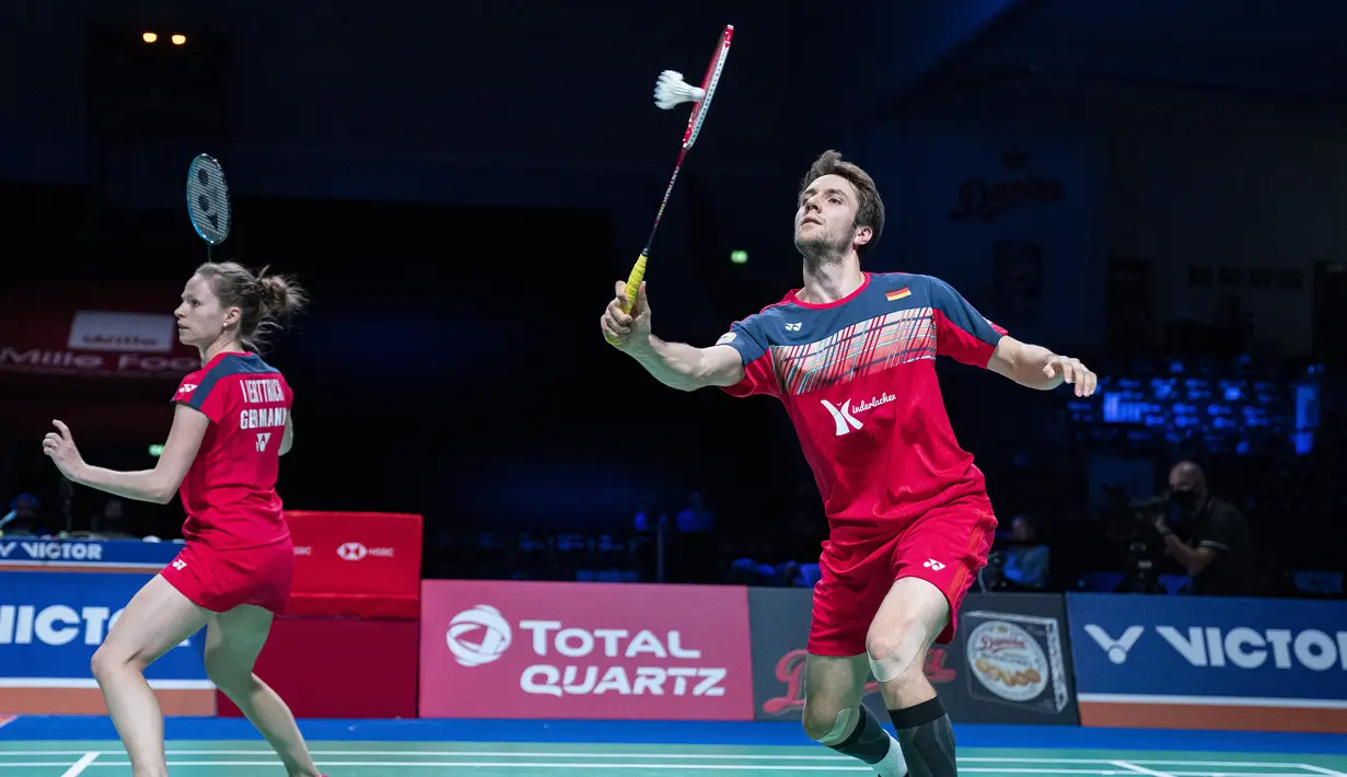 Pasangan ganda campuran peringkat ke-55 BWF, Rehan Naufal Kusharjanto/Lisa Ayu Kusumawati gagal ke final usai dikalahkan pasangan Jerman unggulan ke-8, Mark Lamsfuss/Isabel Lohau dengan dua game langsung, 17-21, 15-21. (AFP/Ritzau Scanpix/Claus Fisker)