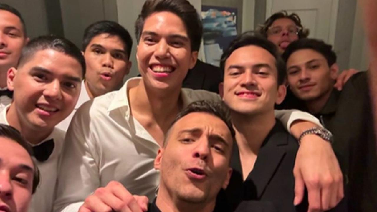 Momen El Rumi Rangkul Rizky Nazar di Pernikahan Al Ghazali Bikin Heboh, Akrab dan Kompak Senyum Bareng