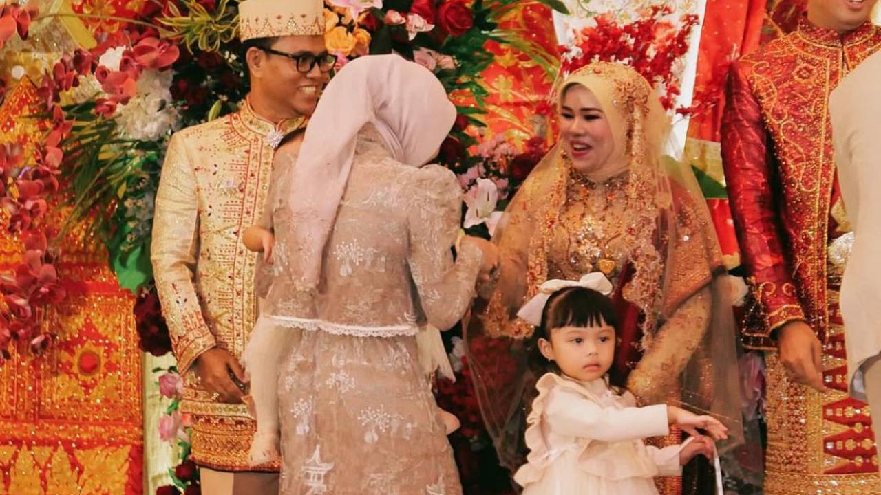 7 Potret Atta dan Aurel di Pernikahan Frans Faisal, Doa Spesial untuk Pengantin Jadi Sorotan