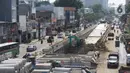 Pekerja menyelesaikan pembangunan proyek Underpass Senen Extension di Jakarta, Selasa (7/7/2020). Proyek yang menelan anggaran mencapai Rp 121,1 miliar dan ditargetkan selesai pada Desember 2020 tersebut diharapkan dapat mengurai kemacetan di kawasan tersebut. (Liputan6.com/Immanuel Antonius)