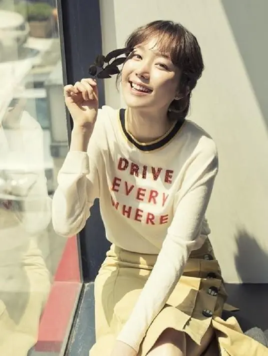 Seperti yang dilansir dari Allkpop, beberapa media menanyakan tentang kehidupannya pasca meninggalnya Kim Joo Hyuk pada Oktober lalu. (Foto: Soompi.com)